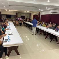 Conferencia en Playa Carey